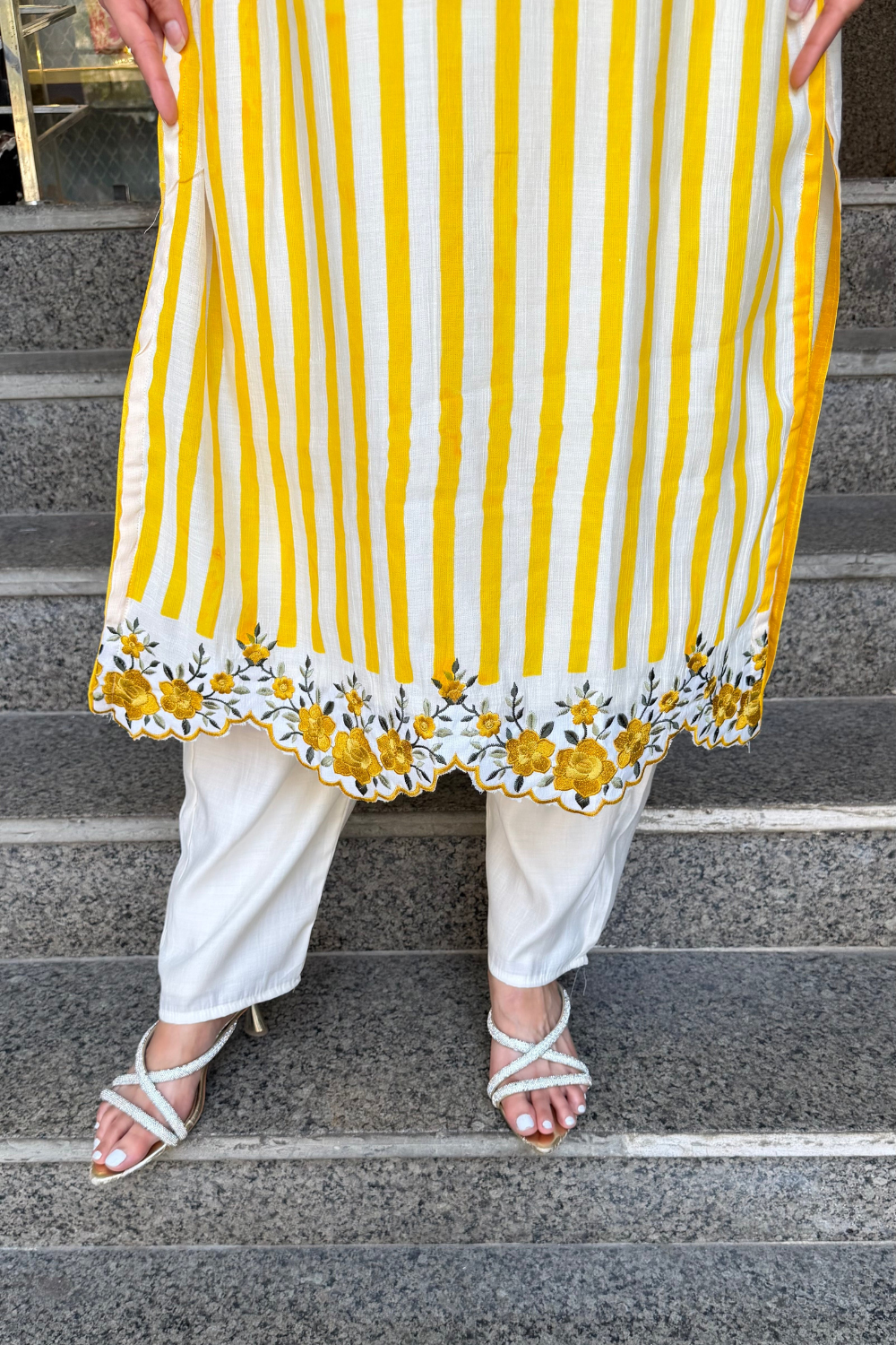 Elegant Vertical Print Fabric (UNSTITCHED)