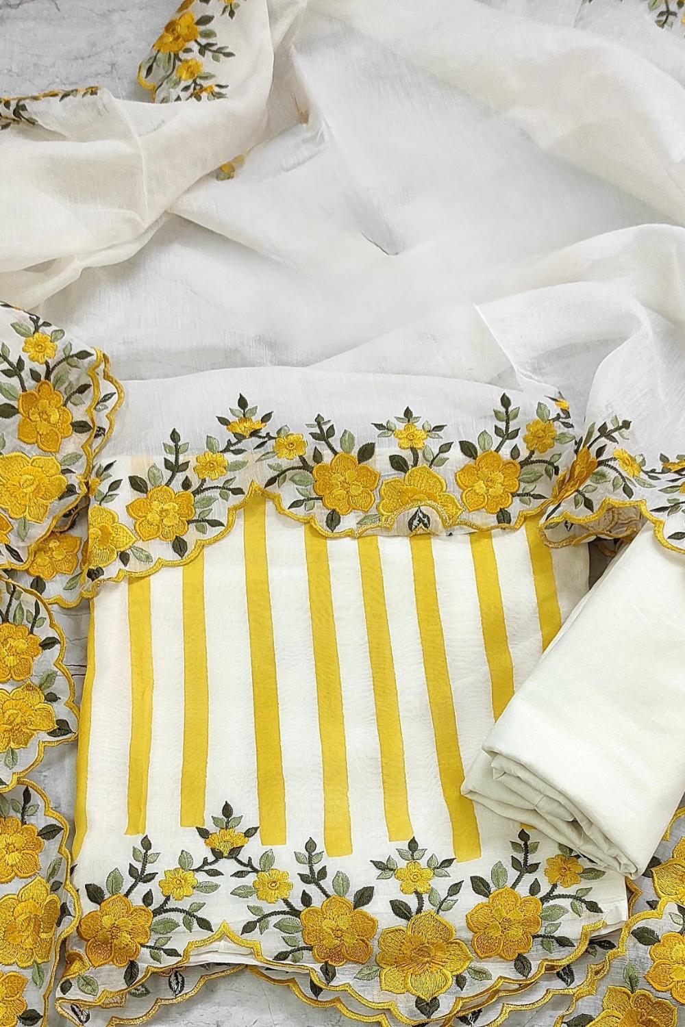 Elegant Vertical Print Fabric (UNSTITCHED)